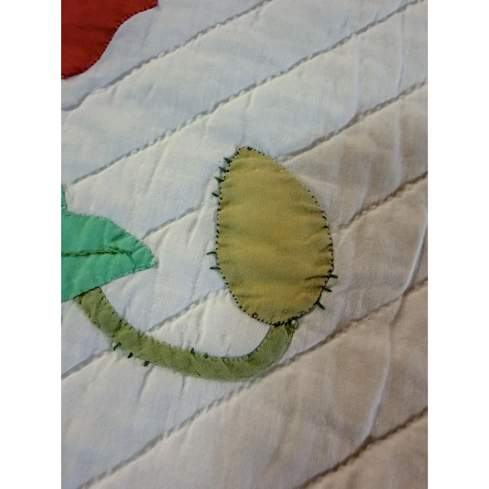 BEAUTIFUL Vtg Red Green Salmon Poppy Applique Antique Quilt Scallop GREAT DESIGN